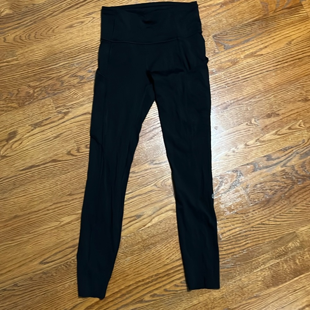 Black LuluLemon cropped leggings
